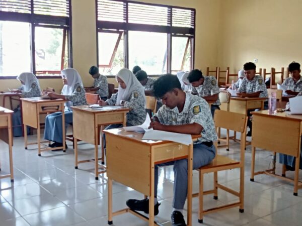 Pelaksanaan Ujian Akhir Siswa Kelas XII Berjalan Lancar