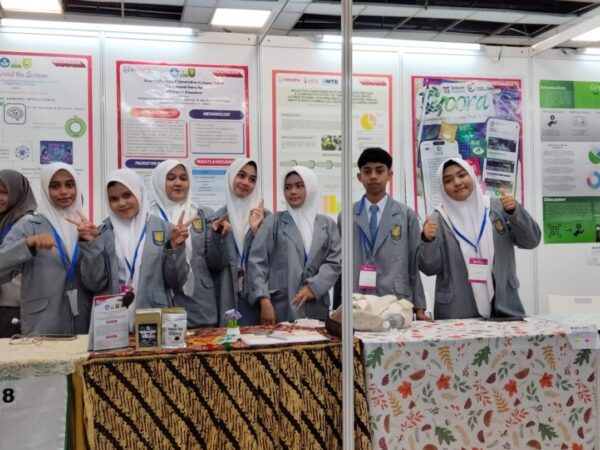 Hari Kedua Presentasi Karya Tulis Ilmiah