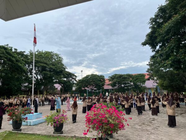Senam Anak Indonesia Hebat di SMA Negeri 12 Banda Aceh